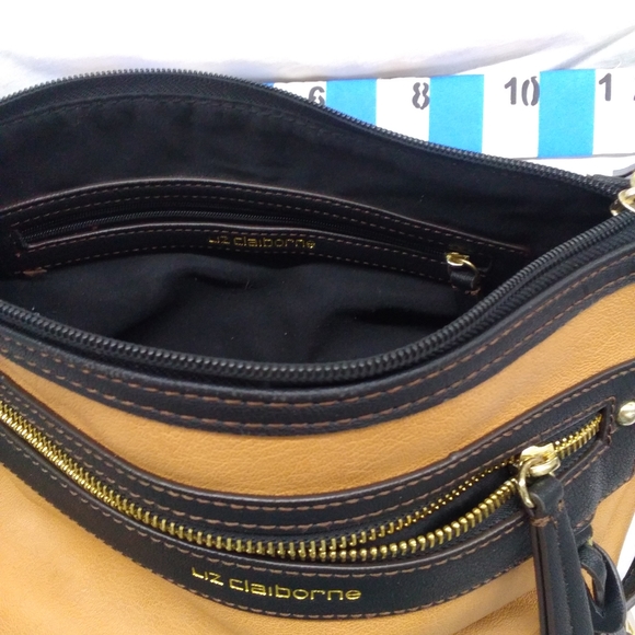 Liz Claiborne Classic Shoulder Bag in Two-Tone Brown § - Picture 8 of 13